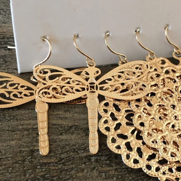 New on card Lightweight Gold Tone Dangly Earring Set of 3 Dragonfly Medallion - Picture 2 of 4
